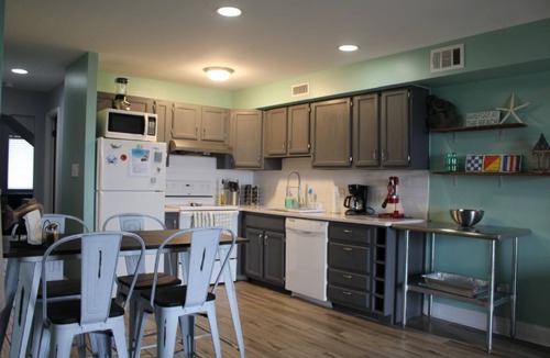 Midtown Ocean City Condo | Bayfront views at 56th St/2 level condo with 2 bayfront balconies! Sleeps 8.