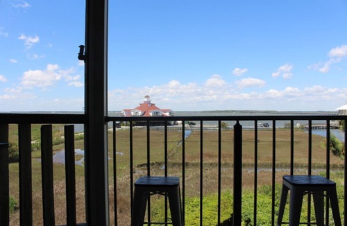 Midtown Ocean City Condo | Bayfront views at 56th St/2 level condo with 2 bayfront balconies! Sleeps 8.