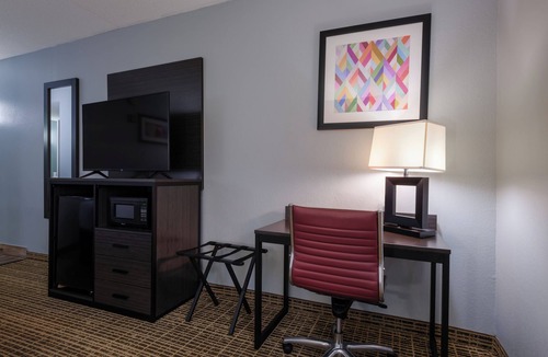 Buechel Hotel | Baymont by Wyndham Louisville Airport South