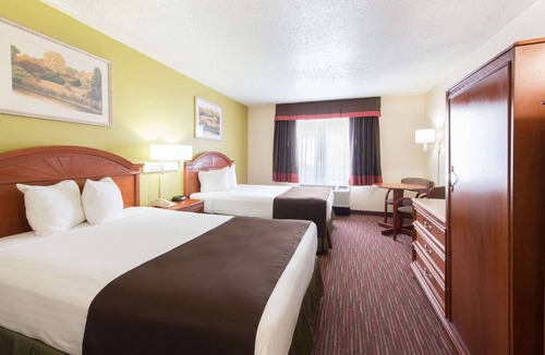 Buechel Hotel | Baymont by Wyndham Louisville East