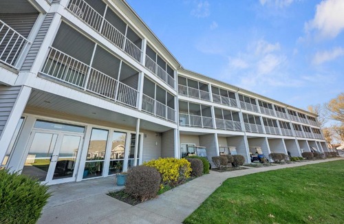 Put-in-Bay Hotel | BayShore #324