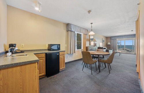 Put-in-Bay Hotel | Bayshore Resort at Put-in-Bay