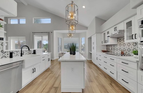Fox Crossing House | Be a star in this waterfront Fam Glam Hot Pool, Paddle Boat