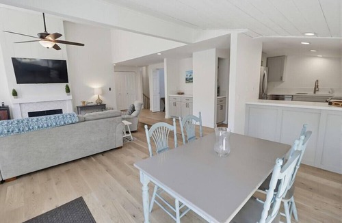 Solana Beach Condo | Beach Access, Pool, Spa, Tennis, 2 Bedroom + Private Den