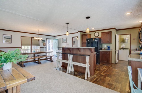 Chincoteague House | ‘Beach Bay Pony Place’ w/Ponies: 1 Mi to Water!