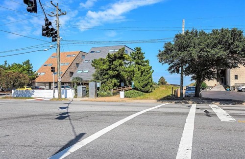 Bayview Apartment | Beach Cottage Breeze Suite (2 bed/1 bath condo 1 block from beach)