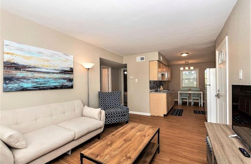 Bayview Apartment | Beach Cottage Breeze Suite (2 bed/1 bath condo 1 block from beach)