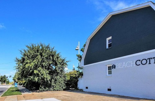 Bayview Apartment | Beach Cottage Breeze Suite (2 bed/1 bath condo 1 block from beach)