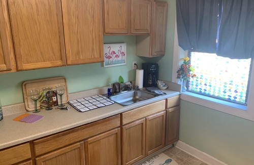 Bayview Apartment | Beach Side Studio #3 - Pet Friendly, WiFi, Off-Street Parking, Large Smart TV