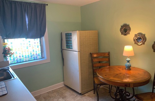 Bayview Apartment | Beach Side Studio #3 - Pet Friendly, WiFi, Off-Street Parking, Large Smart TV