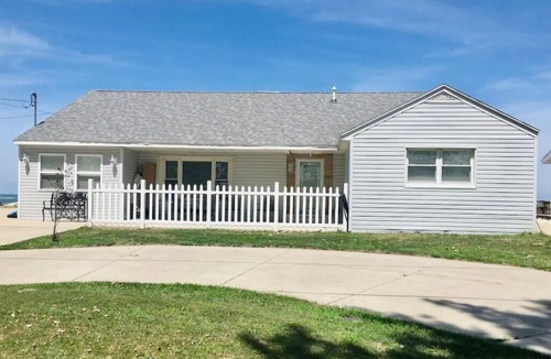 Oak Harbor House | "BEACHCOMBER"- A Gem on Lake Erie 120 Feet of Private Frontage and Beach