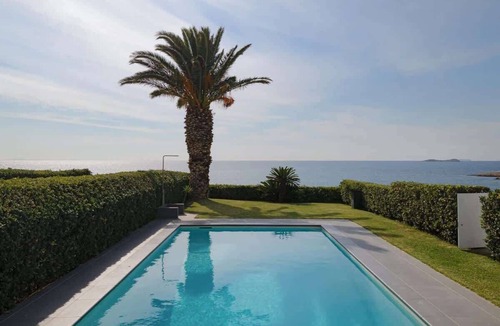 Kropia House | Beachfront Athenian Riviera 4BR 2 Kitchens