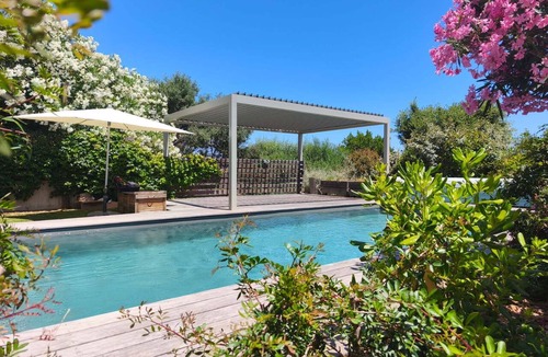 Cirendinu Villa | Beachfront family home for 14 people