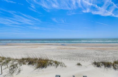 Topsail Beach House | Beachfront Oasis w/2 Large Decks, BBQ & Views!