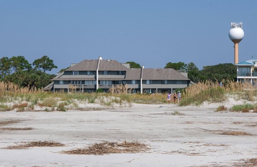 Saint Helena Island Villa | Beachfront, Remodeled 2bed/2.5bath with Pool