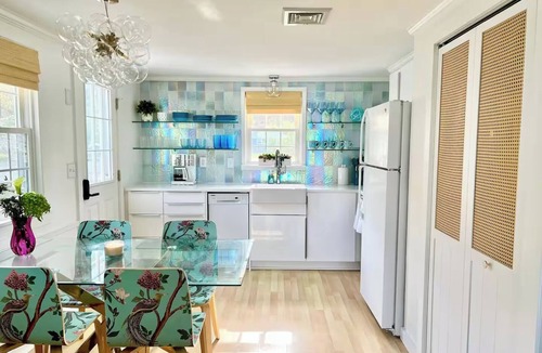 South Dennis House | Beachfront - Sauna - Screened Patio - 2 King Beds - Dogs Encouraged!