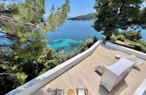Kanapitsa Villa | Beachfront Villa with Semi Private Sandy Beach