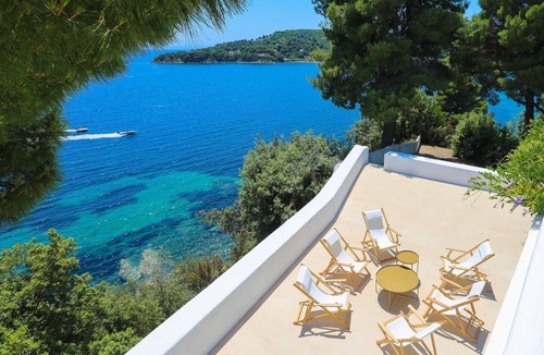 Kanapitsa Villa | Beachfront Villa with Semi Private Sandy Beach