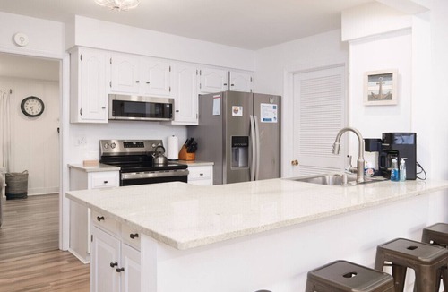 Huron House | Beachside Cottage- 1 min walk to sand and sun