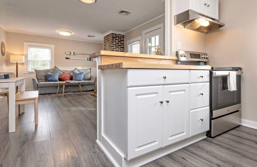 Northeast Virginia Beach House | Beachwalk #4, 8 minute walk to the beach