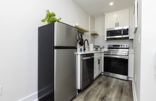 Northeast Virginia Beach Apartment | Beachwalk #5, 8 Mins to Beach!
