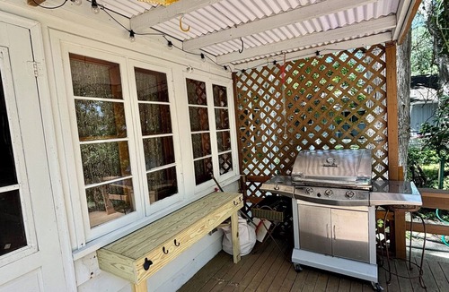 Michiana House | BeachyBu 3-bedroom Michiana cottage 2 blocks to Lake