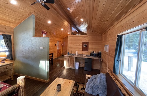 Thompson Falls Apartment | Bear Creek Resort, Cabin Suite (end unit 1 king)