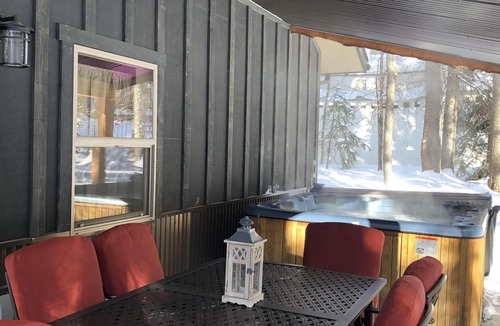 Whitefish Cabin | Bearhat Cabin - Private Outdoor Hot Tub - Glacier Country Cabins and Rec, Inc.