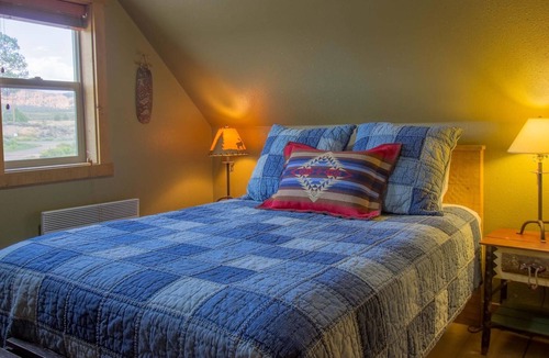 Panguitch Cabin | Beautiful 1 BR "Barn" Cabin - Perfect for Small Families