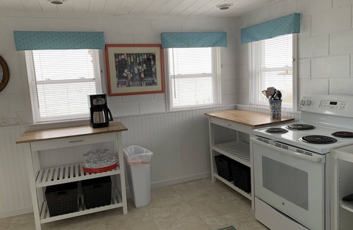 Newport Cottage | Beautiful 2bdrm Waterfront Cottage on Bogue Sound.