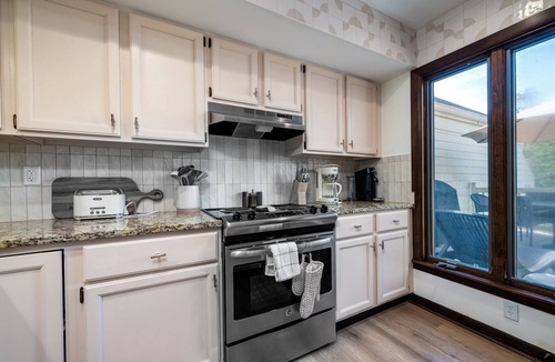 Spinnaker Beachhouses Villa | Beautiful 2BR/2BA Villa! Walk to Beach & Club! Amenity Cards! Dog Friendly!