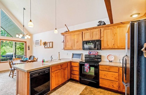 Sagle House | Beautiful 3-story home with lake/bay views, deck, grill, firepit & fireplace