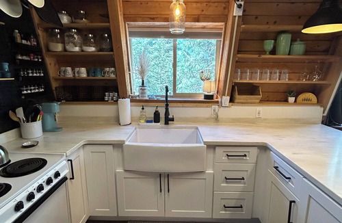 Meadow View Heights Cabin | Beautiful 3-bedroom cabin in peaceful Duck Creek Village