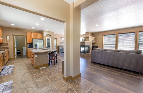 Mountain Home Cabin | Beautiful 4-bedroom cabin in Featherville, Idaho.