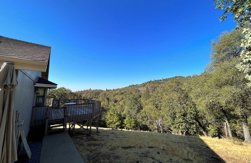 North Fork House | Beautiful 4-bedroom house with a deck overlooking the hills in North Fork