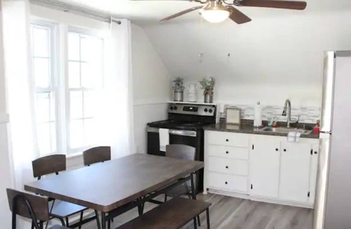 Bayview House | Beautiful 5Bdrm Beach Home w/added outdoor shower