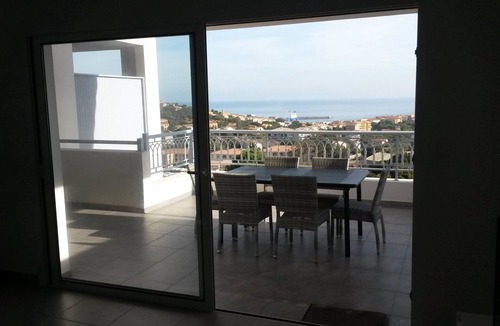 L'Ile-Rousse Apartment | BEAUTIFUL APARTMENT IN RESIDENCE STANDING UP BEAUTIFUL SEA AND MOUNTAIN