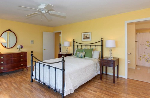 Northeast Virginia Beach House | Beautiful Bay Front Property - 2BR/2BA