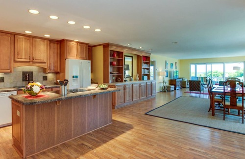 Northeast Virginia Beach House | Beautiful Bay Front Property - 2BR/2BA