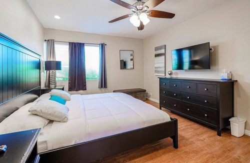 Fashion Square Condo | Beautiful Condo w/ Pool Next to Fashion Square!