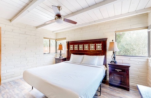 Campus Farm Condo | Beautiful condo with pool, hot tub, putting green, gym, BBQ area, fireplace