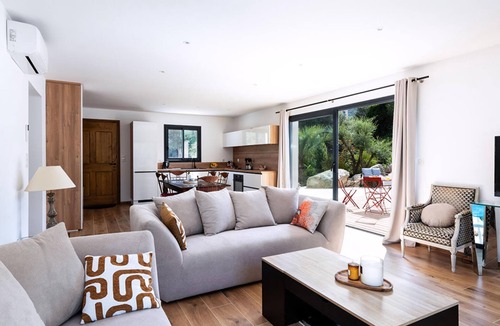 Corbara Villa | Beautiful Contemporary Villa with Spacious Rooms and Stunning Sea Views