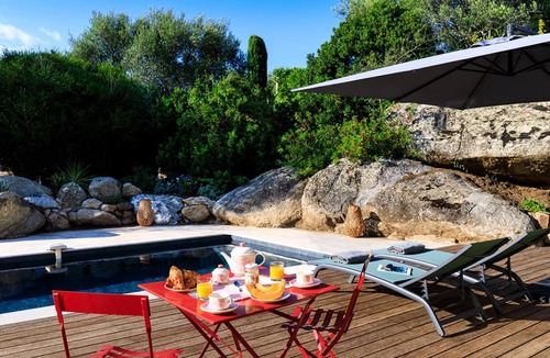 Corbara Villa | Beautiful Contemporary Villa with Spacious Rooms and Stunning Sea Views