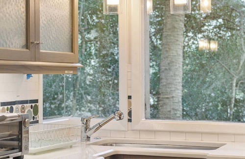 Isle of Palms Cottage | Beautiful cottage on lagoon,walk to beach, great for couples or families