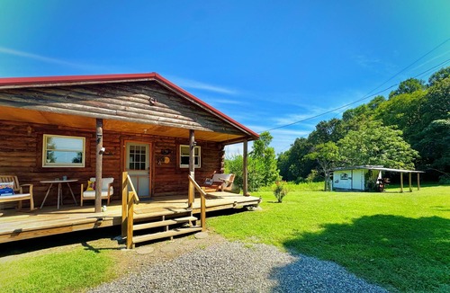 Point Pleasant Cabin | Beautiful country views and wildlife. Less than 2 miles from downtown.