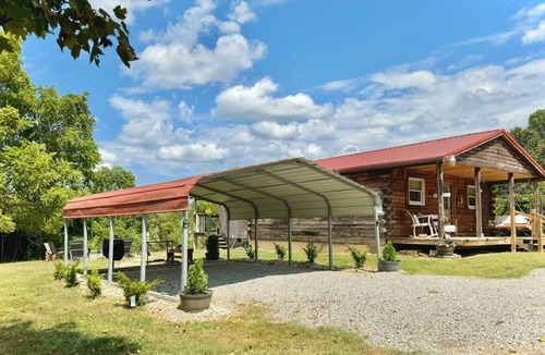Point Pleasant Cabin | Beautiful country views and wildlife. Less than 2 miles from downtown.
