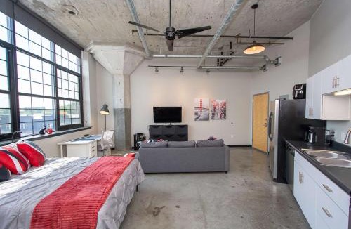 University Apartment | Beautiful Cozy 1BR Loft Ideal Location