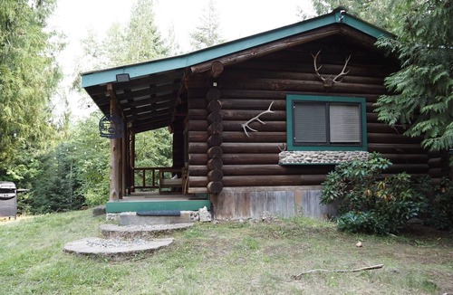 Boundary County Cabin | Beautiful custom built log cabin with AC, WiFi in private forest retreat