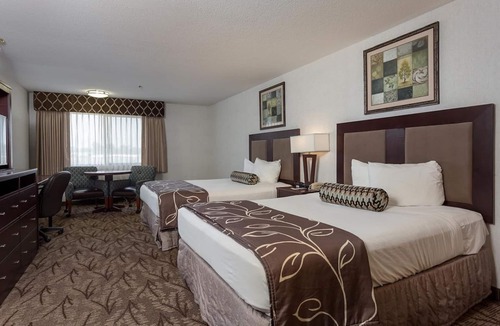 Idaho Falls Resort | BEAUTIFUL ESCAPE! ONE PERFECT UNIT! COMPLETE WITH SPA, POOL, HOT-TUB