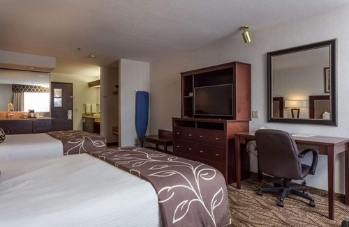 Idaho Falls Resort | BEAUTIFUL ESCAPE! ONE PERFECT UNIT! COMPLETE WITH SPA, POOL, HOT-TUB